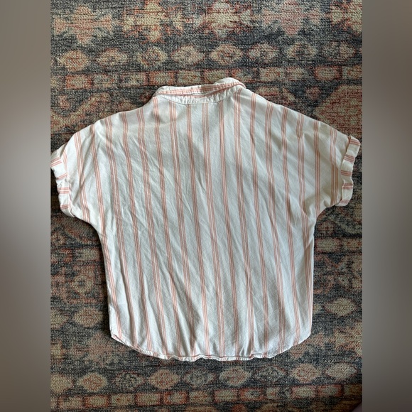 Universal Thread Women’s Button Up - Picture 2 of 3